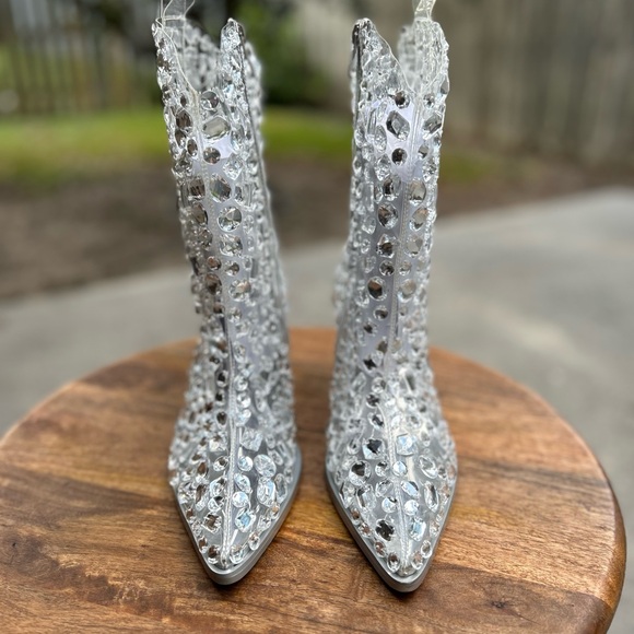 Azalea Wang Western Rhinestoned Silver Ankle Booties Size 8.5 - Picture 4 of 8